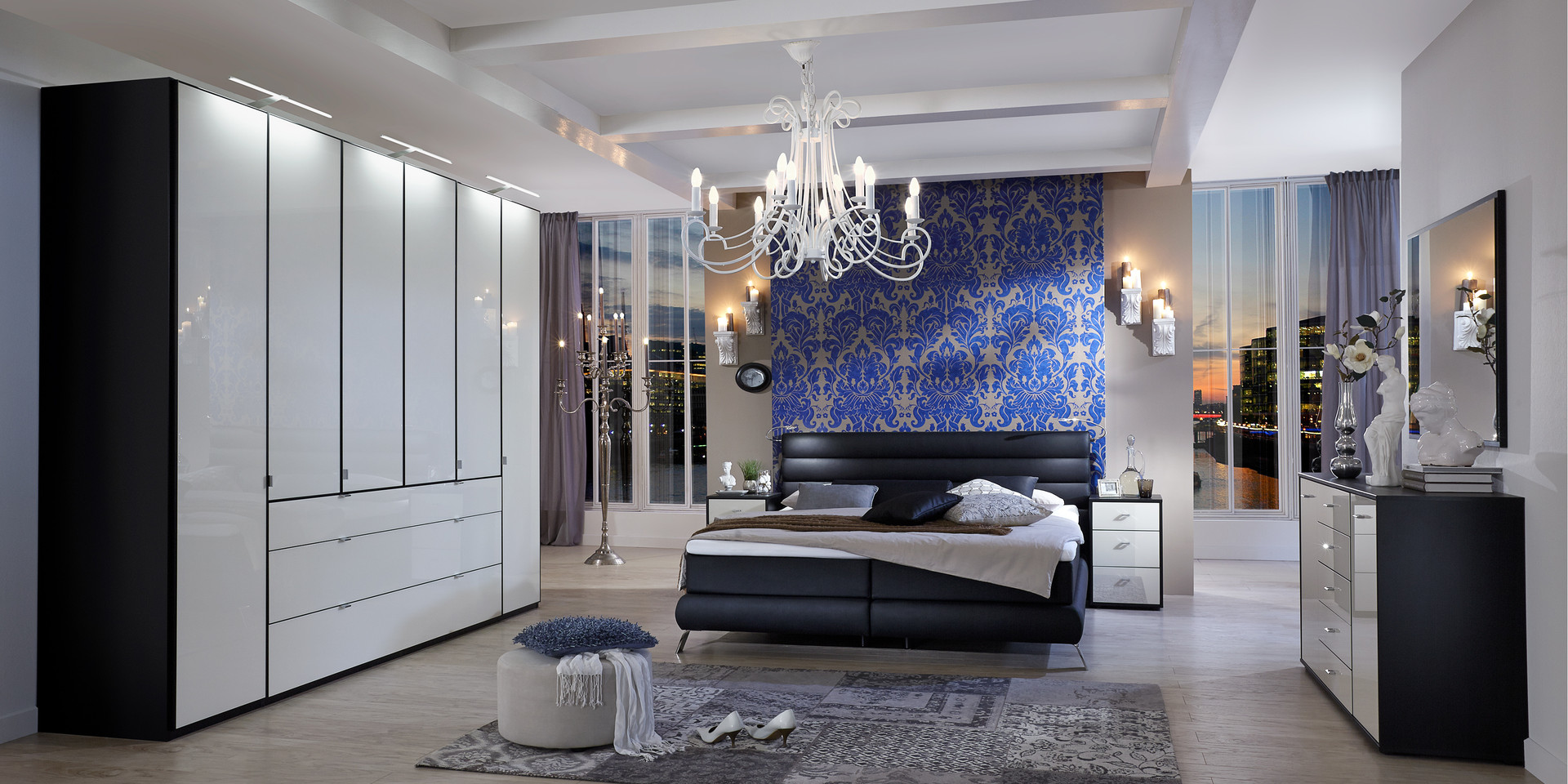 EASTSIDE_Schlafzimmer_Set_1_300cm_H236cm_Front_Glasweiss_Korpus_schwarz_von_Wiemann__1621711240_64.jpg