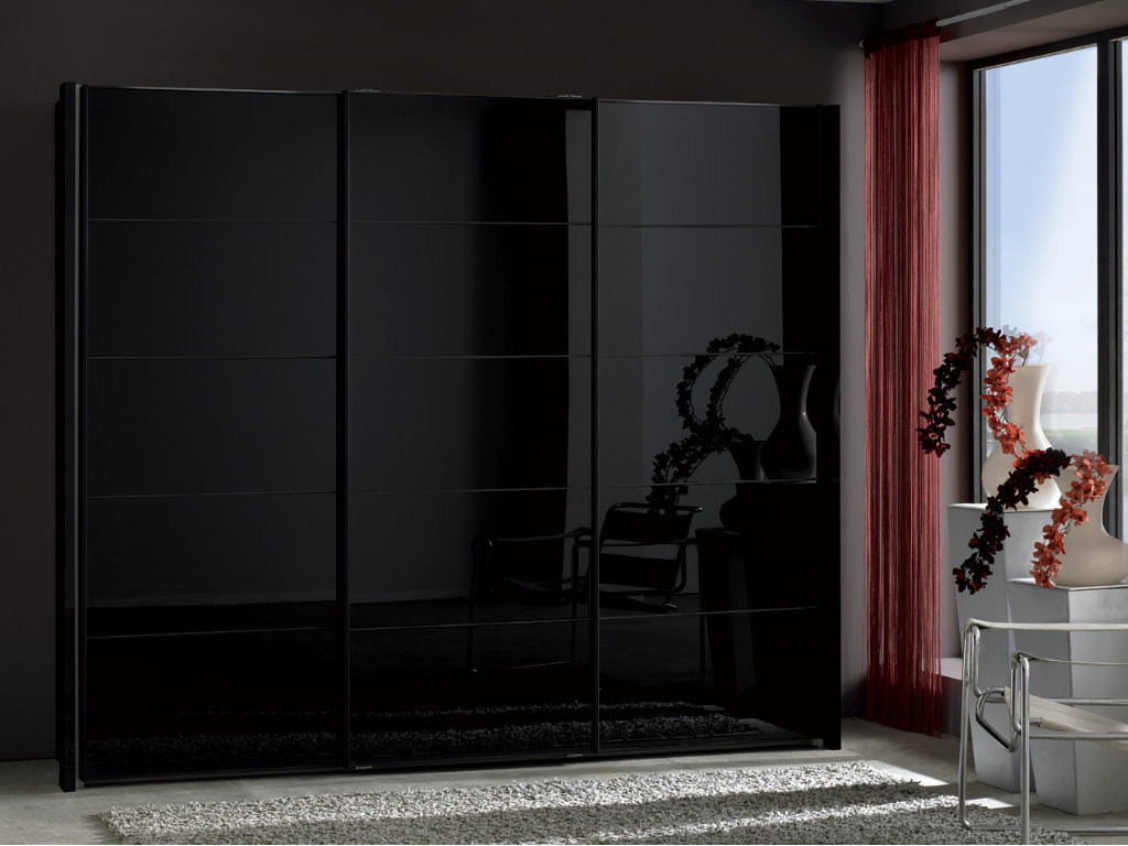 Schwebetürenschränke: WEST Schwebetürenschrank 330cm Schlafzimmer in Glas  schwarz von WIEMANN by NIKO | Schwebetürenschränke